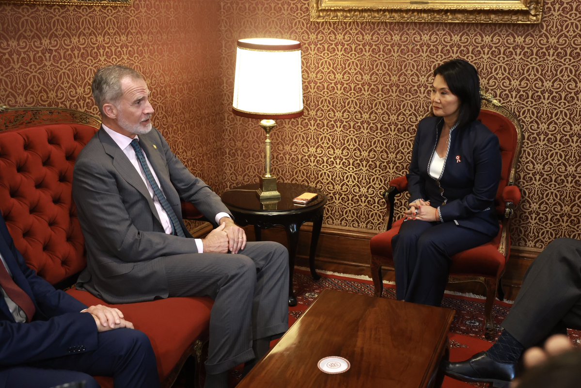 CasaReal's tweet photo. 🇵🇪 En la víspera de la ceremonia de Transmisión del Mando Supremo, el Rey mantiene un encuentro con la presidenta electa de la República del Perú, Keiko Fujimori, en el Palacio de Torre Tagle.

➡️https://t.co/xqdg7qYpJi https://t.co/V8bJEWJVnG