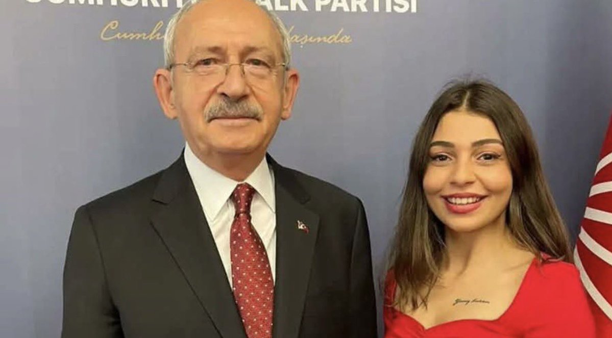 AyseKorkmaz_CHP's tweet photo. CHP tarihinde bir ilk…

Gönlü gibi yüzü de gülen, tevazusu ve nezaketiyle gönüllerde yer edinen Av. Berfin Karan’ı, Cumhuriyet Halk Partisi Gençlik Kolları Genel Başkanlığı görevine seçilmesinden dolayı yürekten kutluyorum.

Partimizin tarihinde Gençlik Kolları Genel Başkanlığı görevine seçilen ilk kadın olması, yalnızca bir başarı değil; aynı zamanda kadınların ve gençlerin siyasetteki güçlü iradesinin de anlaml�� bir göstergesidir.

Kendisine çıktığı bu onurlu yolda üstün başarılar diliyor; bu görevin partimize, gençlik örgütümüze ve ülkemize hayırlı olmasını temenni ediyorum.

@herkesicinCHP @kilicdarogluk @avberfinkaran