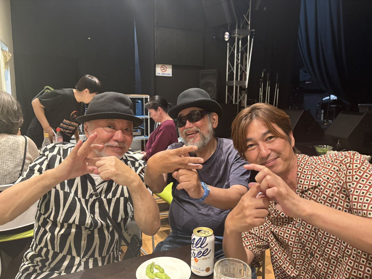 noboflat's tweet photo. 僕のあだ名エディーの由来は米米CLUB好きの大学の先輩が命名

そして、米米CLUBデビューのキッカケが原田真二さん

ご縁の輪が繋がっていく感じがした日でした♪

この写真を大学の先輩に送ったら感動してはりました☺️

#原田真二 #米米CLUB #ジェームス小野田 #ジョプリン得能　#エディー宮﨑😛 https://t.co/azUXEZFLNH