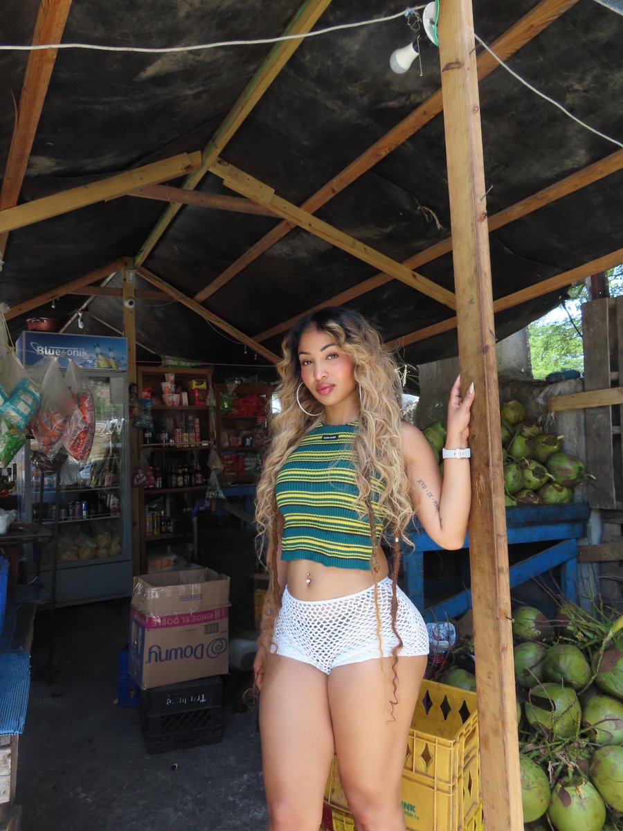 TheTropixs's tweet photo. Shenseea 😍❤️🫶 https://t.co/GhvP6Mrija