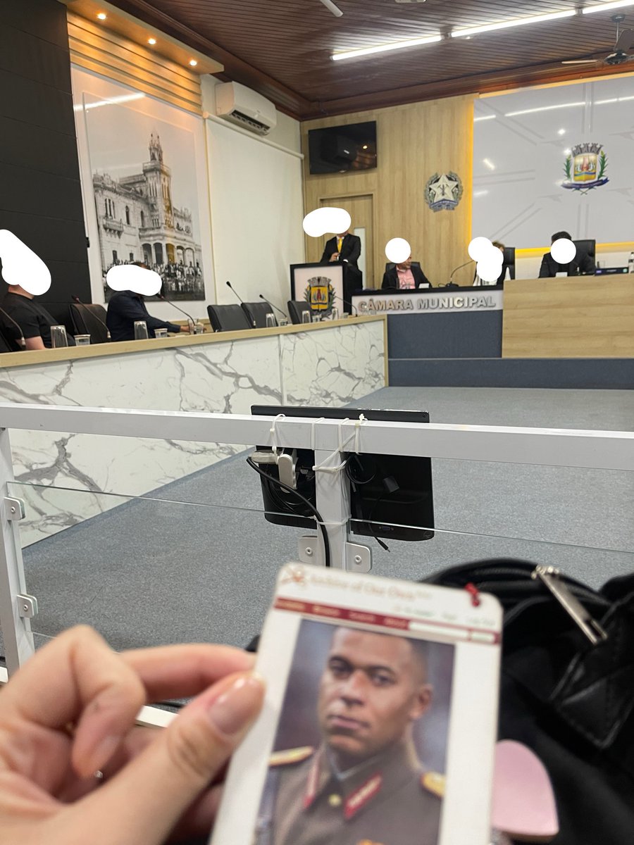 jnkcec's tweet photo. mbappe na câmara municipal hoje https://t.co/Ga8e8xDHlZ