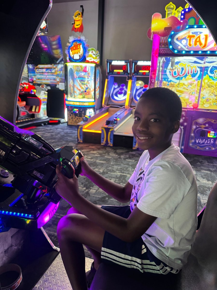 bgceastal's tweet photo. 🎉Having a GOOD time at Goodtimes Bowling and Arcade 🎳
Summer Camp may be coming to an end soon. But the best is yet to come!

Need a safe and welcoming space for you child afterschool? Explore what's behind the blue door💙

#BGCEASTAL #afterschoolalabama #greatfutures https://t.co/d1gVvuLBvE