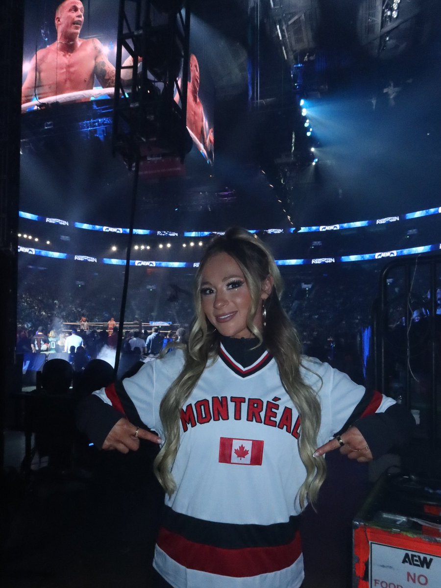 AlmightyMegasus's tweet photo. Even a goddess deserves to admire the view every now and then.

Montréal has been… accommodating but enjoy the spectacle while you can.

#AEWRedemption https://t.co/I5zL0kMisX