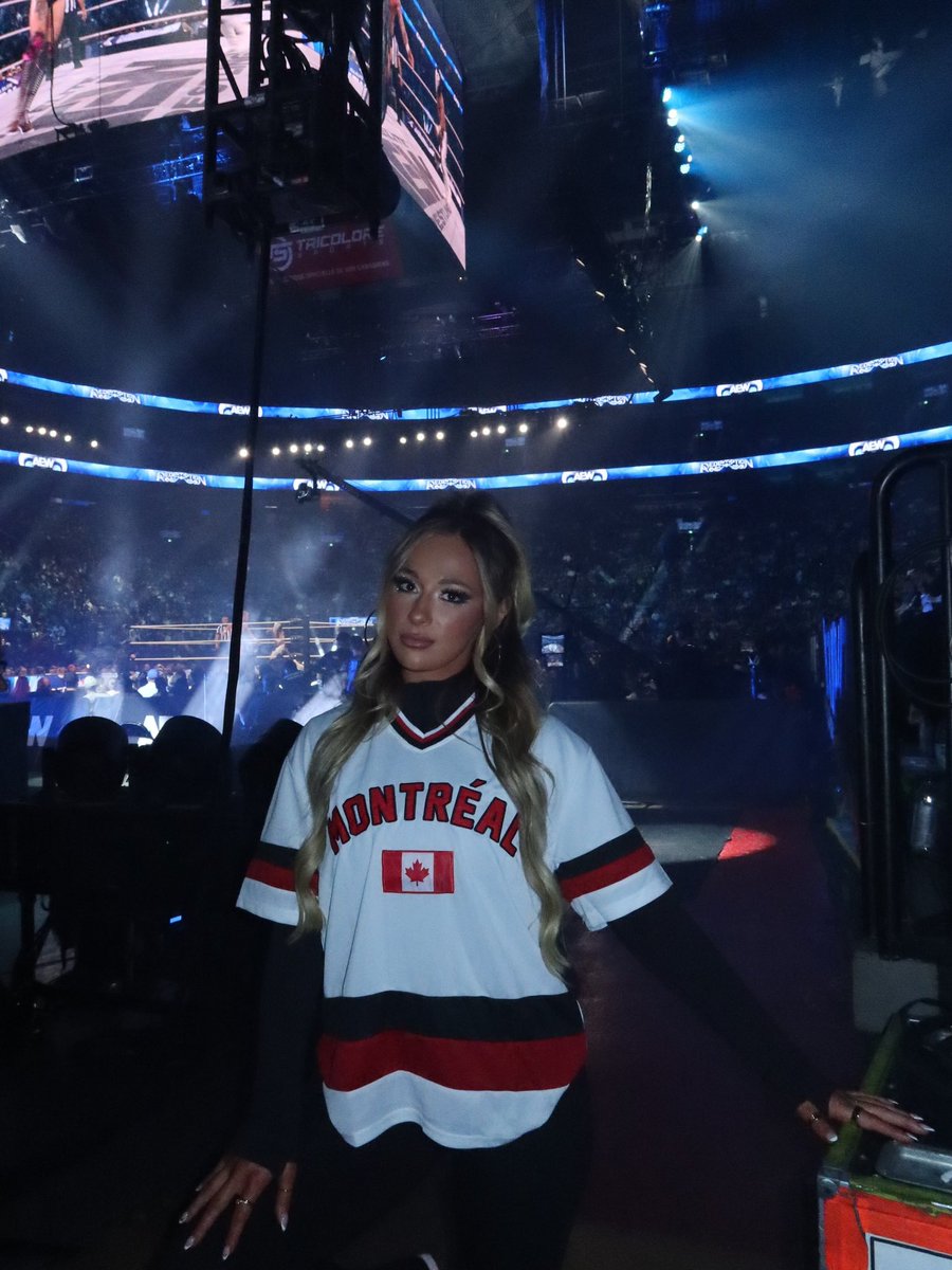 AlmightyMegasus's tweet photo. Even a goddess deserves to admire the view every now and then.

Montréal has been… accommodating but enjoy the spectacle while you can.

#AEWRedemption https://t.co/I5zL0kMisX