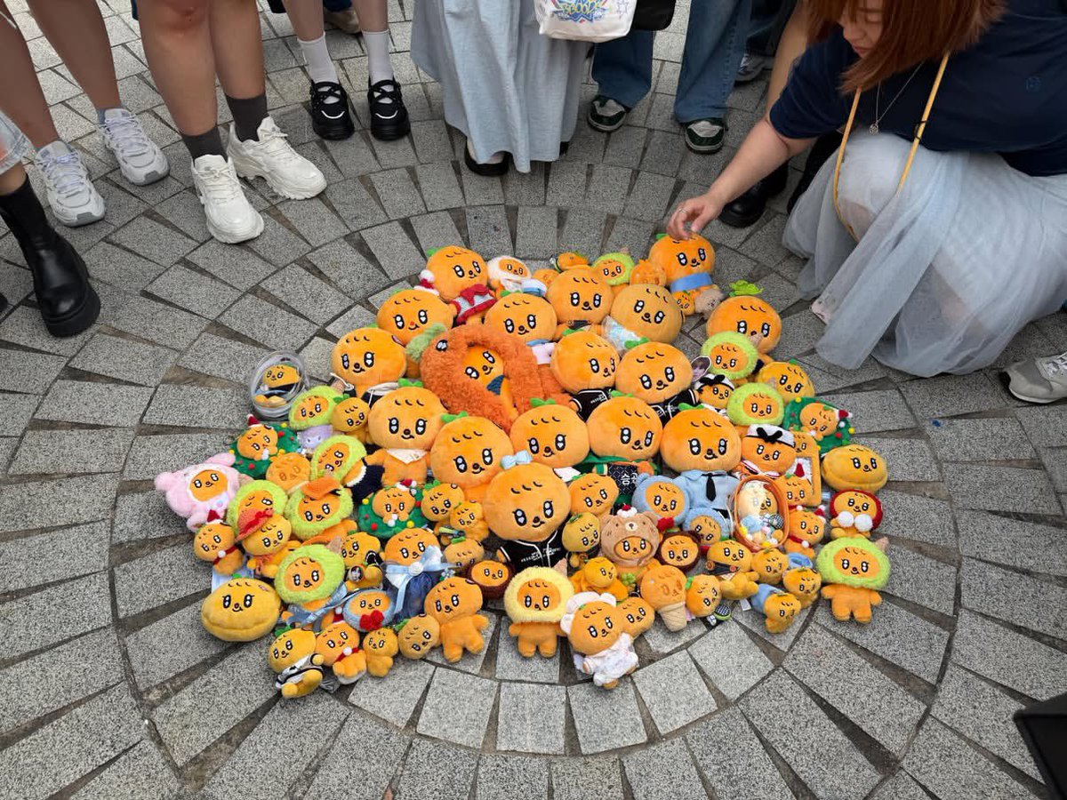 catlvr3000's tweet photo. bboogyuli cult https://t.co/onSgakZJmm