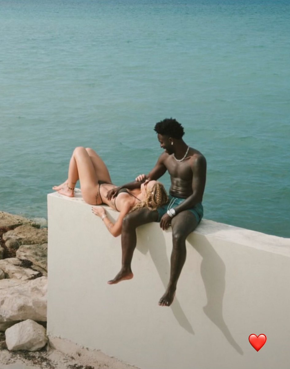 OfficialBFresh's tweet photo. Vinícius Jr. is enjoying a holiday in Jamaica with his girlfriend, embracing sunshine, relaxation, and quality time together. https://t.co/Rdy6HGBEch