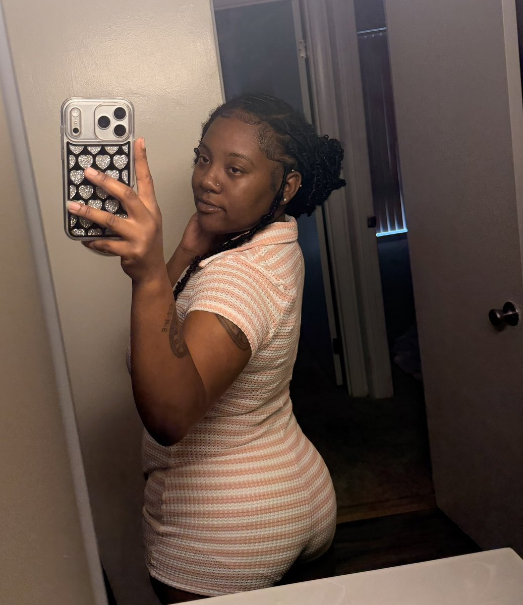 blesynnnn's tweet photo. don’t even be on here at all 😭 , but dropping by with a quick post 🤭😘💕 https://t.co/IRNjwXsV1i