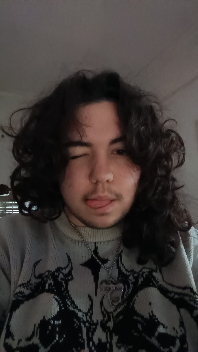 samvkis's tweet photo. que me importa, voy a hacer face reveal de nuevo pq la última vez q hice tenis 17 y ya cumplí 19 loocooo https://t.co/MeUVPy37jx
