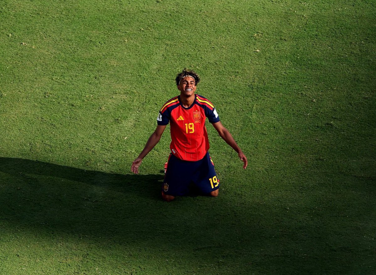 AllanDr_'s tweet photo. 🧏 Thread rapide : 

Pourquoi Lamine Yamal est sûrement le candidat le plus crédible au Ballon d’Or. https://t.co/3omRV6OmOK