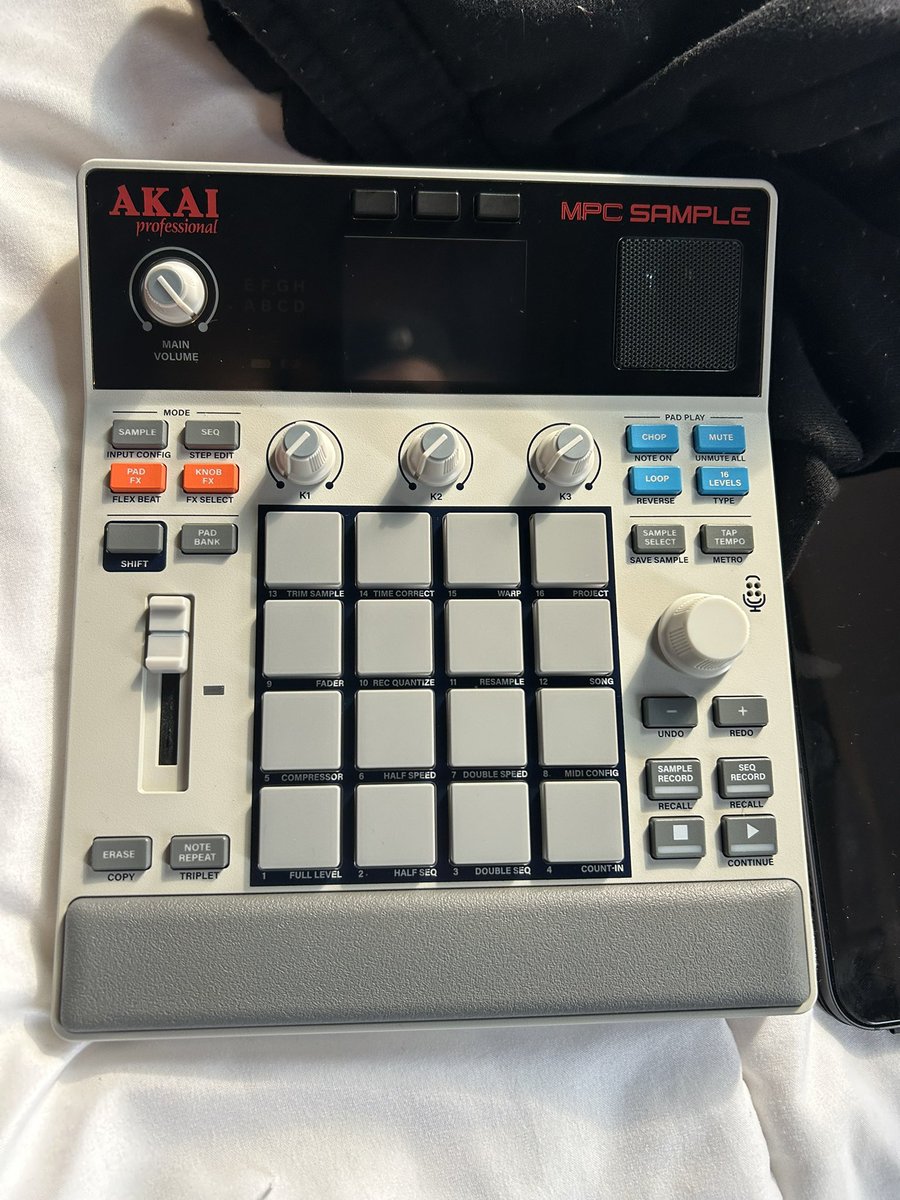 MILCMANE's tweet photo. *makes bad beat* https://t.co/7YgJuPec6b