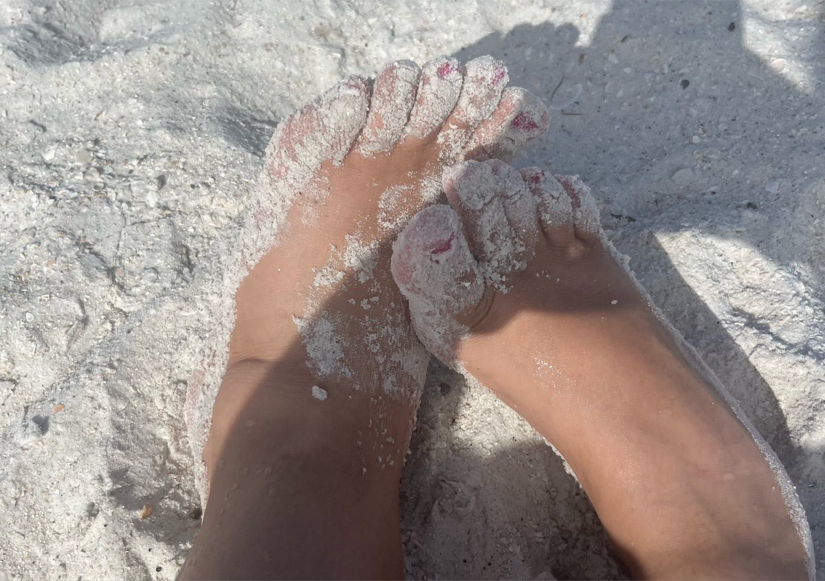 FeetMimis1's tweet photo. Just a teaser… the rest is in the DMs. 💕💸🌸💜🩷 #feetfreaks #footfetısh #feetfinder #feetfetısh #feetfetısh #cutefeet
#girlfeet #toes #sexyfeet #paypig #moneyslaves #sugardaddies https://t.co/wBl74rGFjg