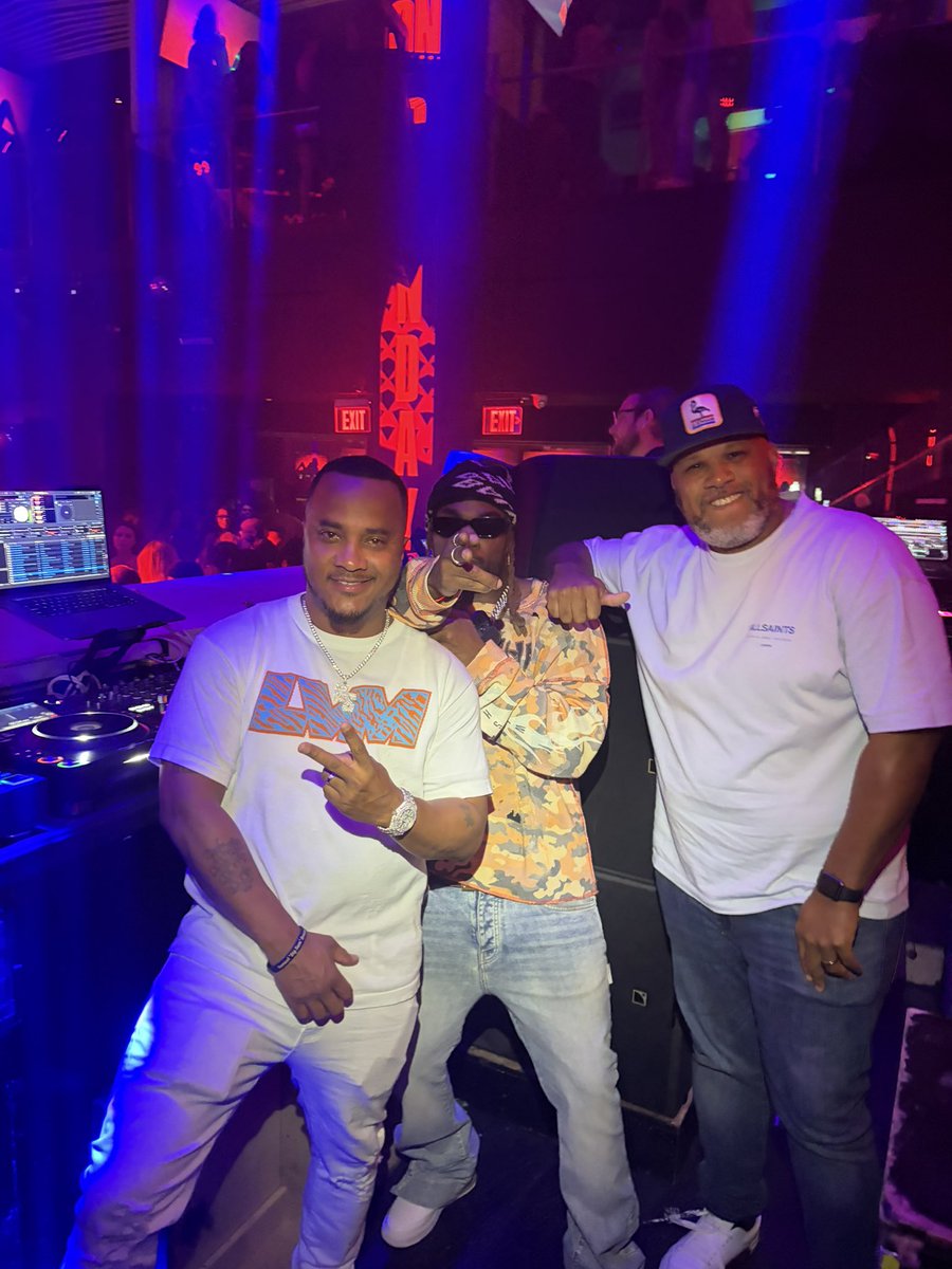 DJQUICKSILVA's tweet photo. Salute the DJs 🫡
#QuickSilva #DjStevieJ #DjDonP #DjFlyGuy https://t.co/zNmtsSJAW6