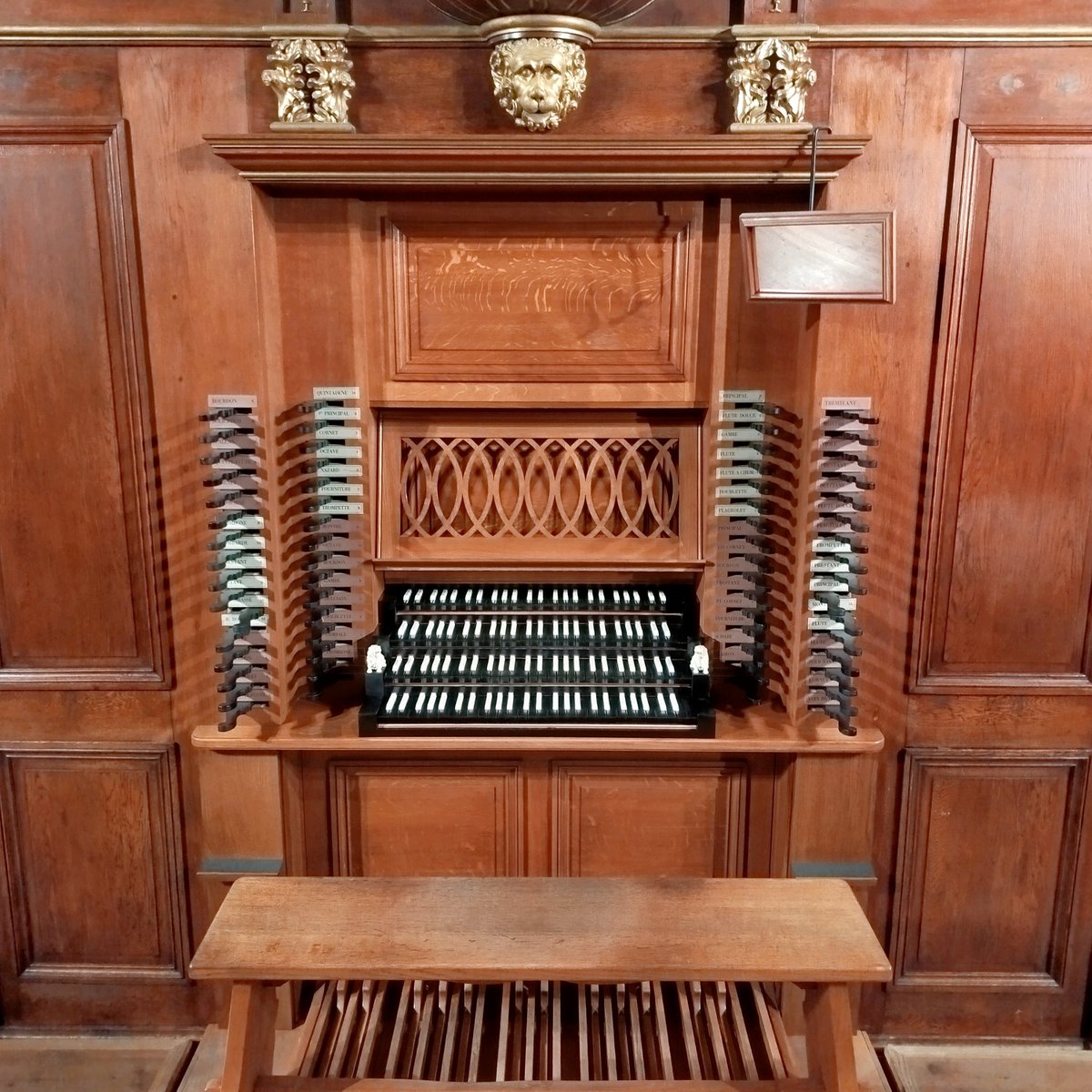 emilesecheret's tweet photo. Heureux de donner un récital à la Cathédrale de Fribourg, ce mercredi 29 juillet, à 12h15.

L'orgue de choeur est splendide, le grand orgue également.

Au programme : Tunder, Böhm, Brahms, Delplace, ainsi que mes propres compositions.

Bienvenue ! https://t.co/sNSzrsVoLH