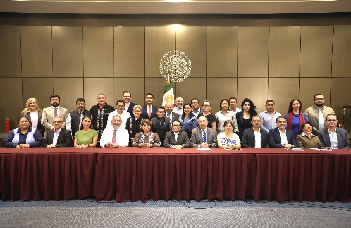 rosaicela_'s tweet photo. Continuamos fortaleciendo el Plan Integral de la Zona Oriente en el @Edomex, con la gobernadora @delfinagomeza, presidentas y presidentes municipales, así como diferentes autoridades del @GobiernoMX. 🇲🇽 @Claudiashein @A_QuinteroMX https://t.co/S5lGW458LC