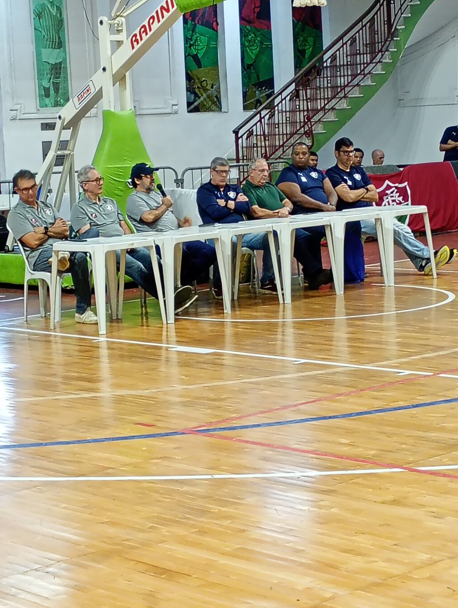 flu_volei's tweet photo. Os times masculinos do vôlei e do basquete do Fluminense tiveram sua apresentação oficial para a temporada 26/27.

Foto: Volei Flu https://t.co/M4DS9te62q
