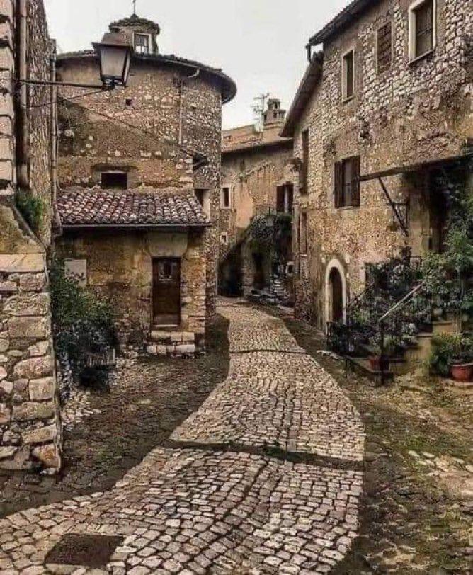 UnearthedHQ's tweet photo. A village in Italy that has remained unspoiled since the Middle Ages, dating from the 1300s. Lets  Appreciate ancient Engineers and Architects. https://t.co/NskCrZSAGV
