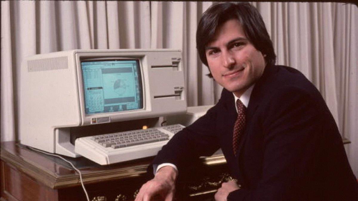 rmchz900's tweet photo. Apple ($AAPL) ended the day just under $50B short of hitting $5 trillion for the first time ever 🍏📉 https://t.co/4QwKYnbXFd