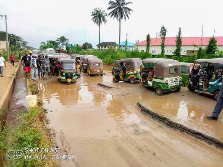 myabiadaily's tweet photo. PROGRESS: Umuahia - Ikot Ekpene Road

July 2026                          September 2021 https://t.co/E7nx9qttgK