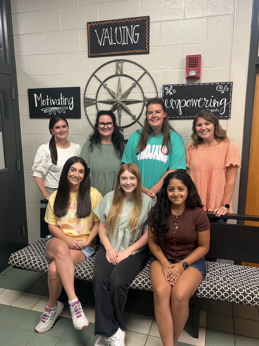 MVESGainesville's tweet photo. Our school leaders and mentor support team gave a warm Mt. Vernon welcome to our new teachers today for Day 1 of New Teacher Orientation! 💚🧭🌟👏 Our partners @JaemorFarms made it sweet with a delicious lunch!  🥪🍰 @Hall_Schools #ThankATeacher #BackToSchool https://t.co/3tDWdAgsJW