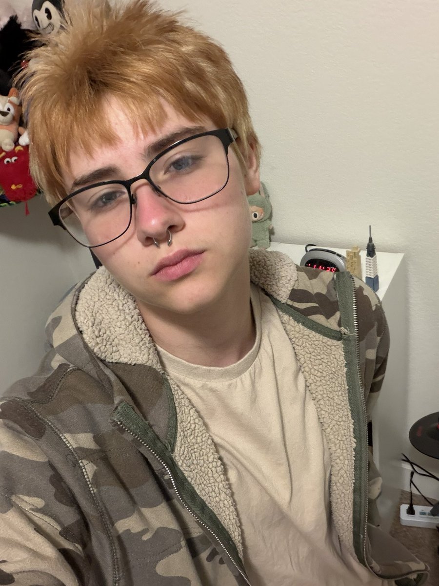slushmaxxer's tweet photo. @borisinheaven YOU HAVENT ?? i admittedly dont wear them much but heres an oldish photo https://t.co/I54EojfylU