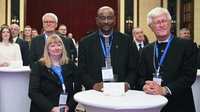 EdRudiger's tweet photo. WCC interview: Communicators in Ukraine are “bearing witness to truth, resilience, compassion”
#WCCinterview #Ukraine #MarianneEjdersten #WorldCouncilofChurches
https://t.co/bwTh4RNviW https://t.co/jWxnyiEuxQ