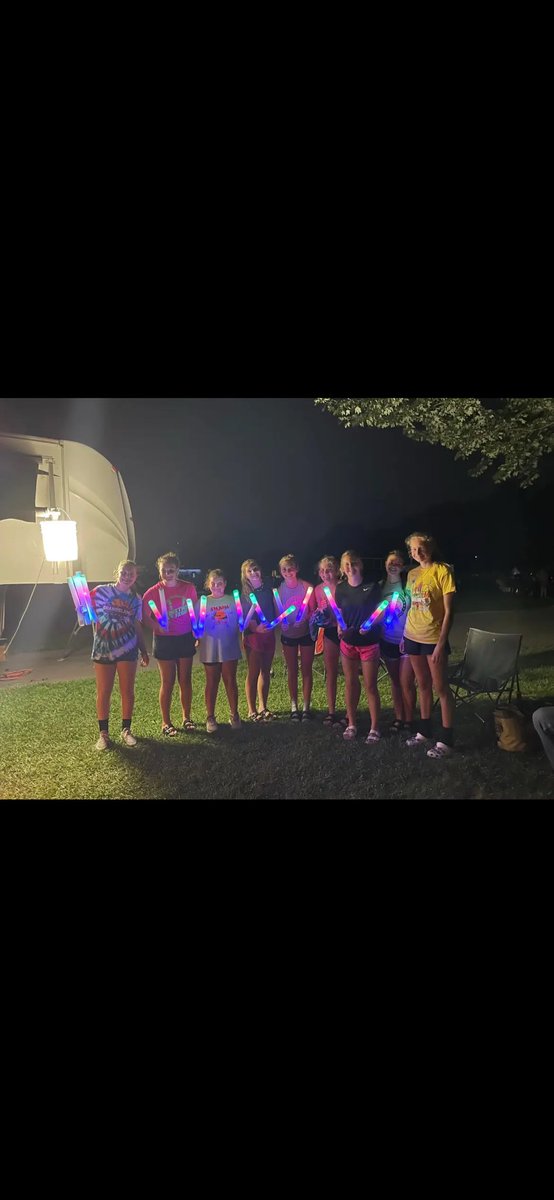 EmalynJ2027's tweet photo. Last tournament ended the sharks run for good. Such a hard goodbye, love all these girls and coaches I’ve played with since I was 12. So blessed to have something so hard to say goodbye to. Looking forward to sticking with my pitcher @rylan_eagle next summer though👀🧡 #AO1✝️ https://t.co/3JEkxbQwO7