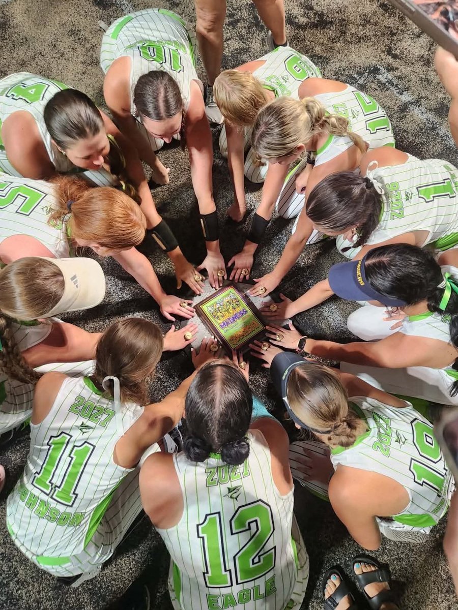 EmalynJ2027's tweet photo. Last tournament ended the sharks run for good. Such a hard goodbye, love all these girls and coaches I’ve played with since I was 12. So blessed to have something so hard to say goodbye to. Looking forward to sticking with my pitcher @rylan_eagle next summer though👀🧡 #AO1✝️ https://t.co/3JEkxbQwO7