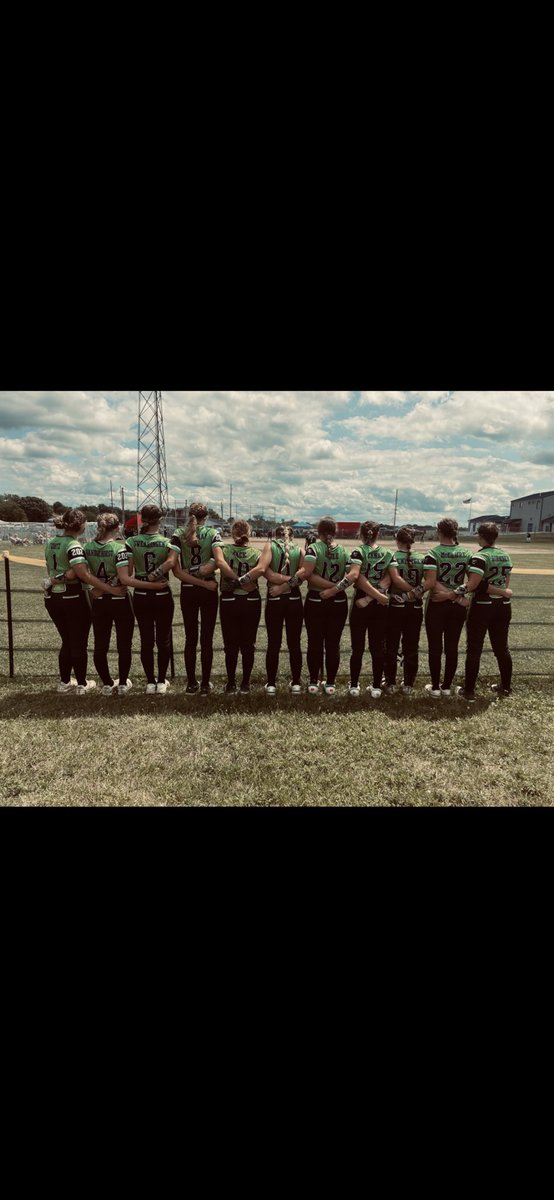 EmalynJ2027's tweet photo. Last tournament ended the sharks run for good. Such a hard goodbye, love all these girls and coaches I’ve played with since I was 12. So blessed to have something so hard to say goodbye to. Looking forward to sticking with my pitcher @rylan_eagle next summer though👀🧡 #AO1✝️ https://t.co/3JEkxbQwO7