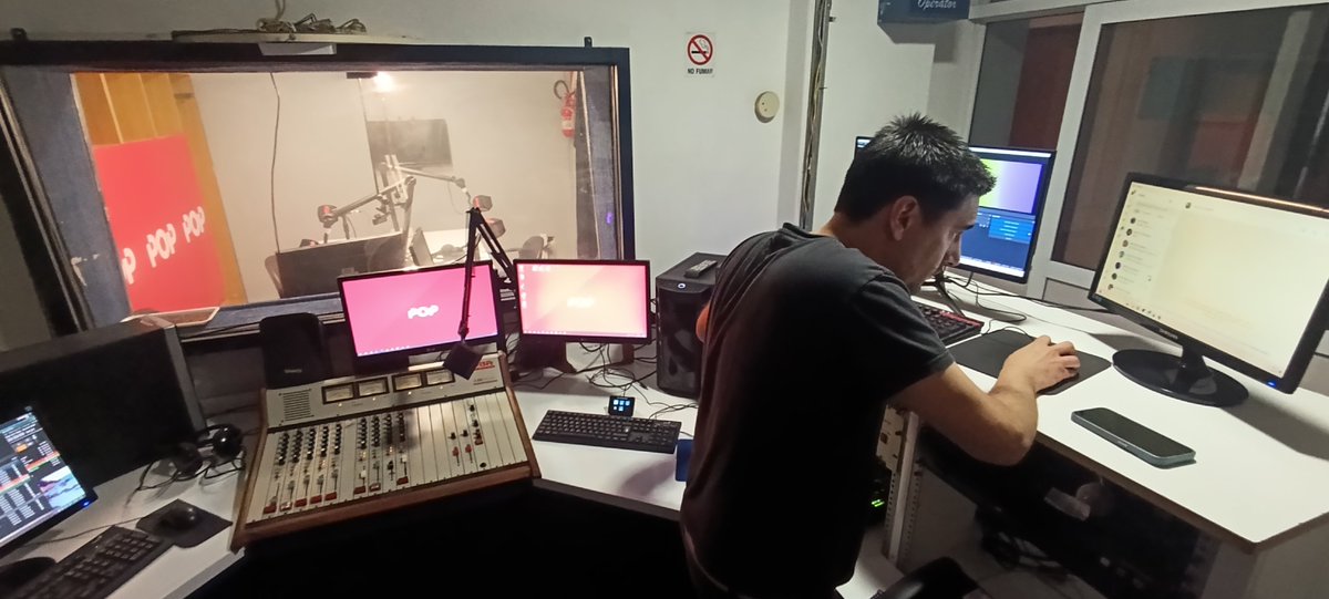 FMoschettoni's tweet photo. En POP 96.7 @La96LP https://t.co/bb3w2LQdaG