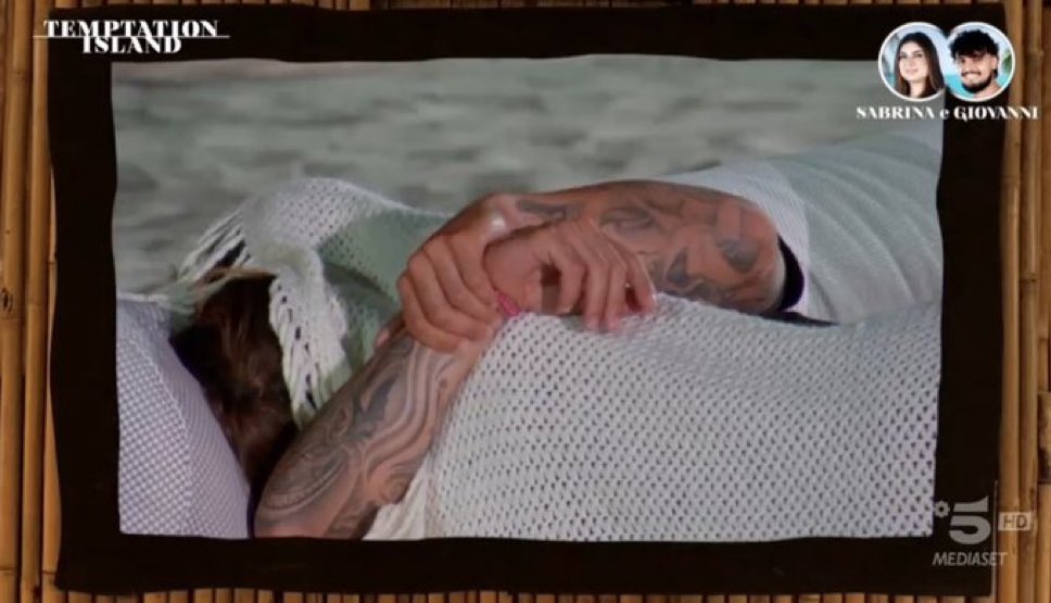 Raqu3le_'s tweet photo. Firmiamo una petizione per liberare Lory da Sabrina,vi prego.
#Temptationisland https://t.co/1yDpRT1SIq