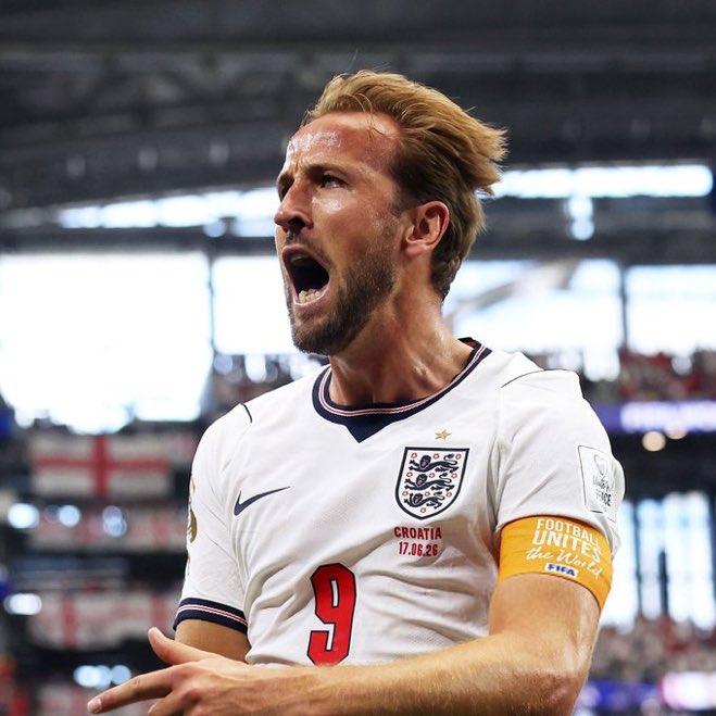 ActuFoot_'s tweet photo. Joyeux anniversaire à Harry Kane 🏴󠁧󠁢󠁥󠁮󠁧󠁿 qui fête ce mardi ses 33 ans ! 🎂

Le prochain Ballon d’Or 🌕 ? https://t.co/ITUYMMYXpv
