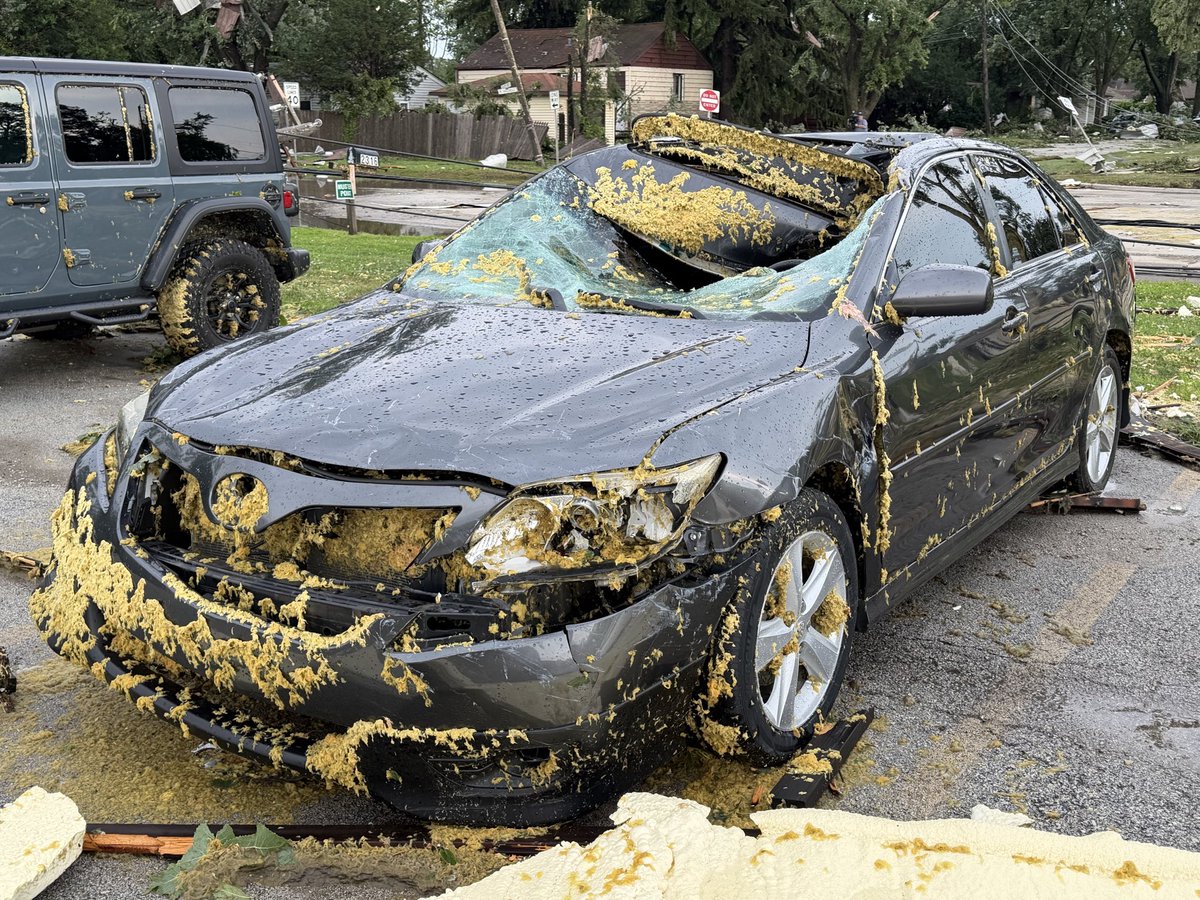 LukeZimWx's tweet photo. Great examples here of why not to take shelter in vehicles #wxtwitter #ilwx https://t.co/yY4l0lEFgq