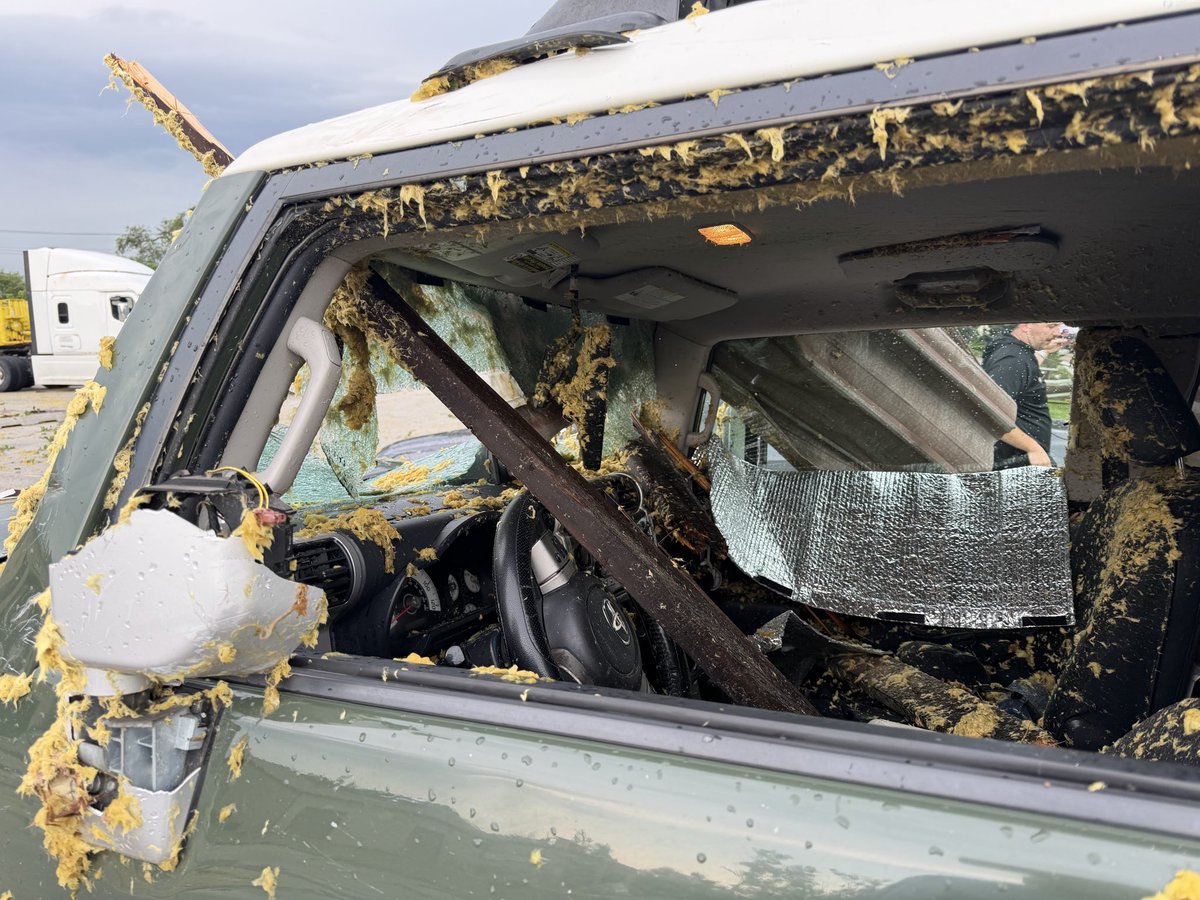 LukeZimWx's tweet photo. Great examples here of why not to take shelter in vehicles #wxtwitter #ilwx https://t.co/yY4l0lEFgq