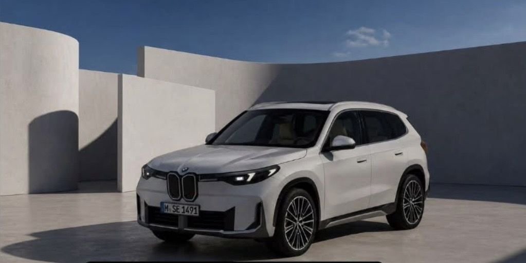 NEWCARinjapan's tweet photo. 新型BMW X1と思われる画像が流出しました。 https://t.co/JBtuYCYdpR