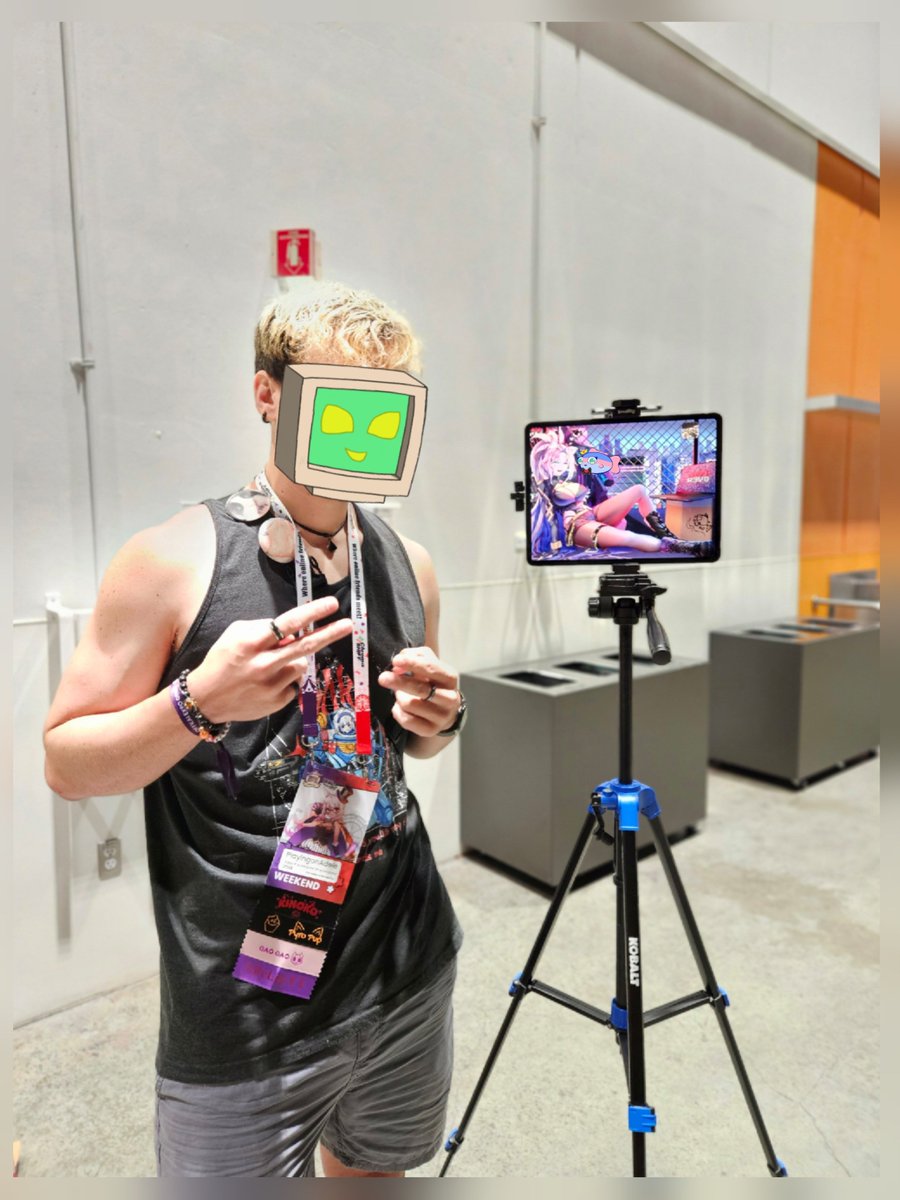 PlayingonAdele's tweet photo. First thing I needed to do before anything else on Day 2 was say hi to @tinatheterror ! We didnt know exactly where she'd be, but we cast a wide net and very quickly caught her. She's just as fun and east to talk to directly as she is in voice comms https://t.co/uDCywa6O9r