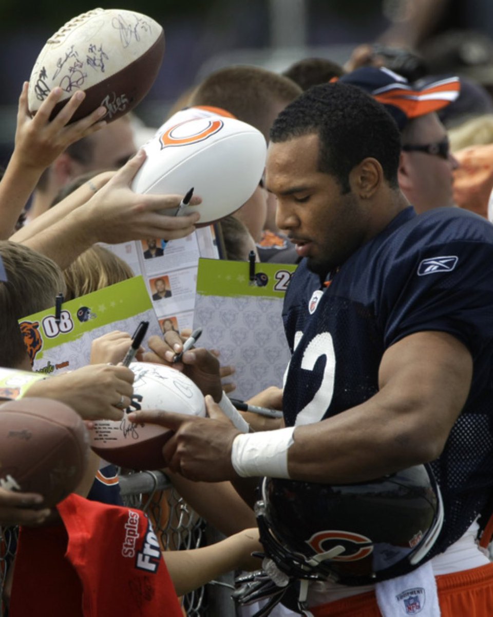 ChicagoBears's tweet photo. Camp looked a little different back in the day 👀 https://t.co/61irlkDcZK