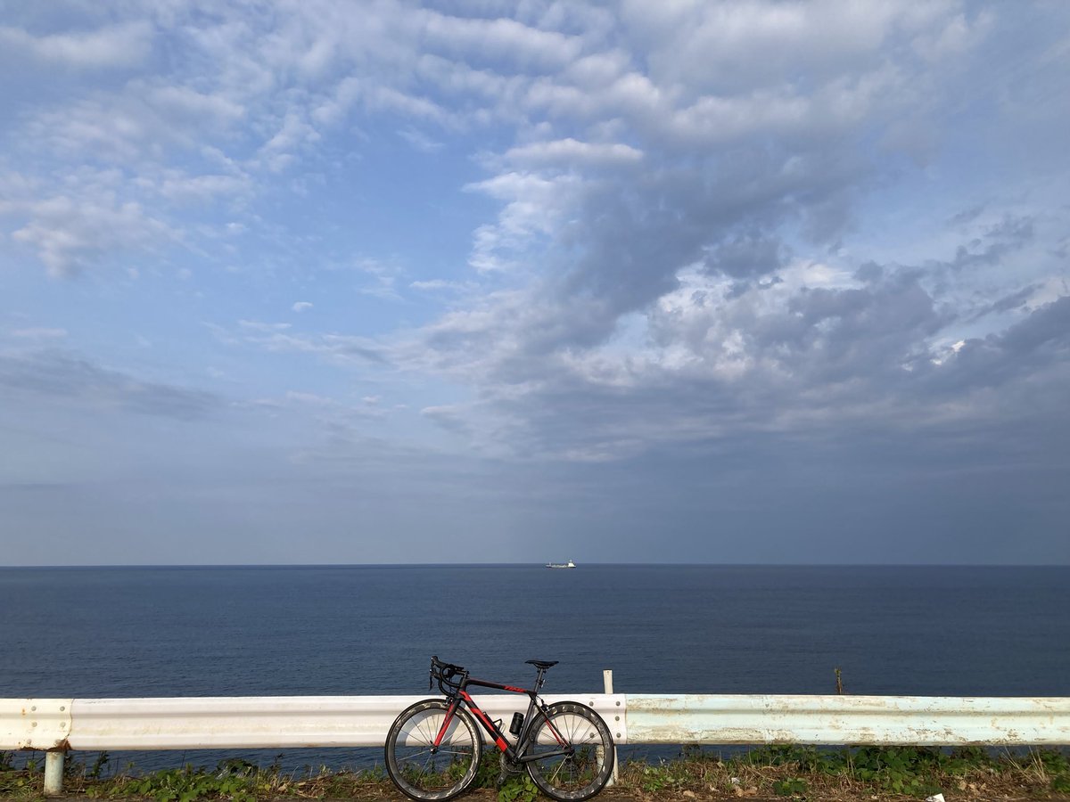 okj120630's tweet photo. 202607280630。曇り。南風。波0.5。すぐ後に雨が降ってくるとのこと。
#AlpeDhuez01 #roadbike https://t.co/J1FTOoY2Ta