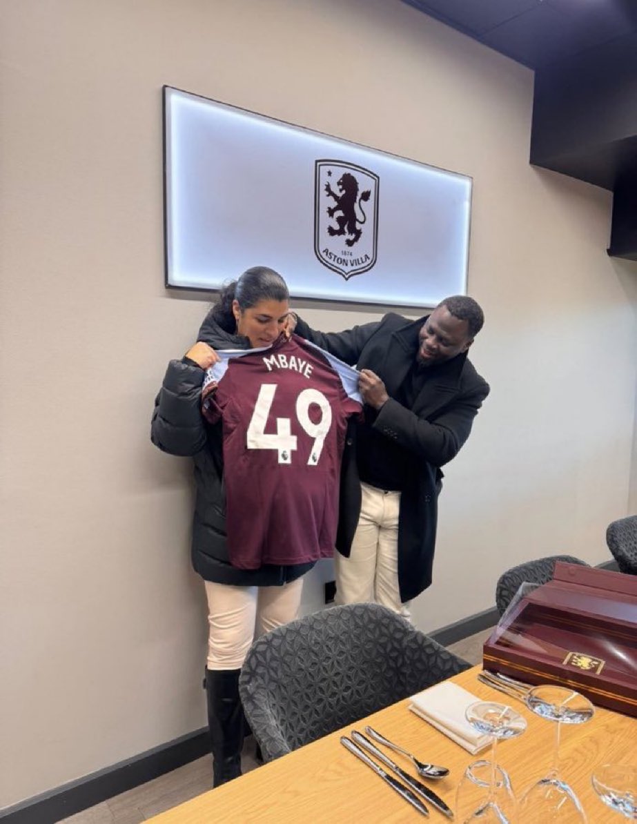 Psg_reporter's tweet photo. 🚨🚨Mbaye n’a pas la possibilité de choisir son représentant, ses parents veulent avoir le contrôle sur tout… 

Ses parents refusent qu’il fasse des cadeaux à sa copine et ses amis d’enfances, et auraient même dit à leur fils de choisir entre sa copine et eux.

@Romain_Molina https://t.co/pgkhBD6TzX