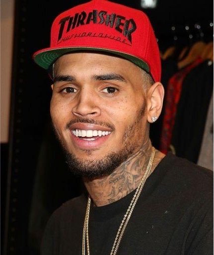 QGdoPOP's tweet photo. Naldo Benny revela que tem uma verdadeira amizade com Chris Brown:

“Ele é meu irmão, mano! O Brown é meu parceiro! O que eu tenho pelo Chris Brown é uma parada fora da curva, né? É de ter seguido o cara, ter encontrado com ele algumas vezes. Eu sou tão iluminado por Deus que… eu consegui chegar nos ídolos que eu tenho: Chris Brown, LeBron James, ah… Michael Jackson, Michael Jordan"