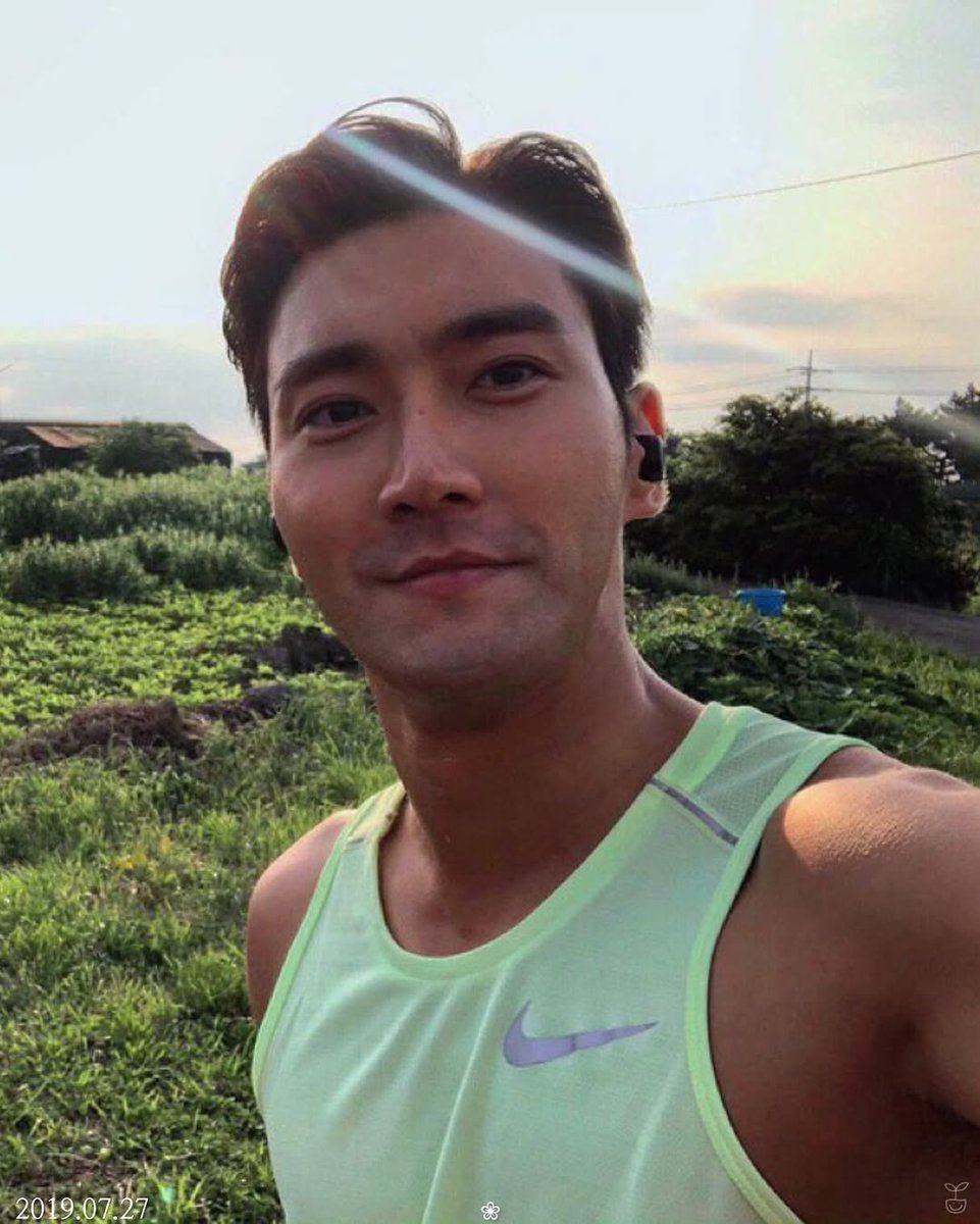 siwonchoist's tweet photo. 신께서 당신에게 행복과 건강을 축복해 주시기를 바랍니다. https://t.co/R2JRN99APW