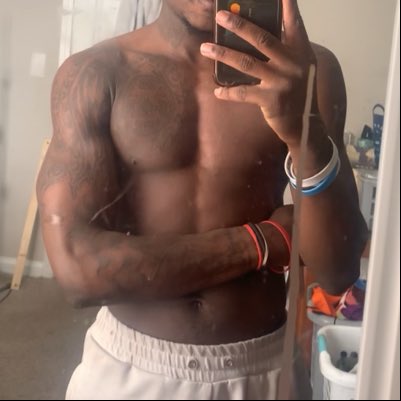 charismaticXXX1's tweet photo. #NewProfilePic get me 200 followers by midnight, i got a surprise vid…🤷🏾‍♂️🤫 https://t.co/SMnXgE8a1y