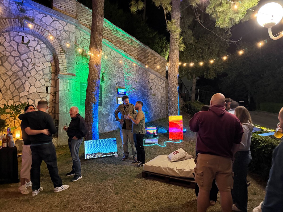 RaquelGaudard's tweet photo. Last Saturday, Signals for a Village returned to where it began: @CasteldiCroce_.

After travelling across countries, hands and machines, images of the village came back transformed—as eight artworks presented in the place that first generated them.

Eight works, seven incredible artists:

@cebolander — WHERE IS THE MOON + GLITCH IS HEAVEN
@eglesaka — Disintegrating Landscapes 
@ex_mortal_ — _mezzanotte
@ina_vare — SIGNAL 0413
@jotta_rs — I followed the mountain path, and the light found me
@Nebular___ — anachronistic
@s0mfay — Sun Behind The Sun

Follow the thread for the full story 💜