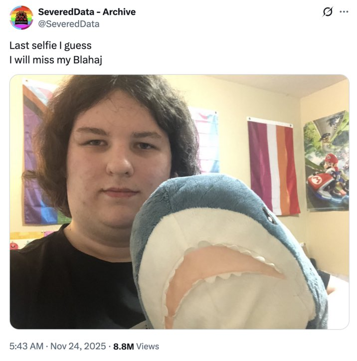 AshesBecomeSoil's tweet photo. Now! let's cover why I believe Hope is infact the same person. Screenshots accredited to one @transbleood show Hope posting a selfie very similar to Emma in Nov 2025. This selfie was never posted on accounts attributed to emma previously. 
https://t.co/YrhVswJurR https://t.co/60GxJ3NUre