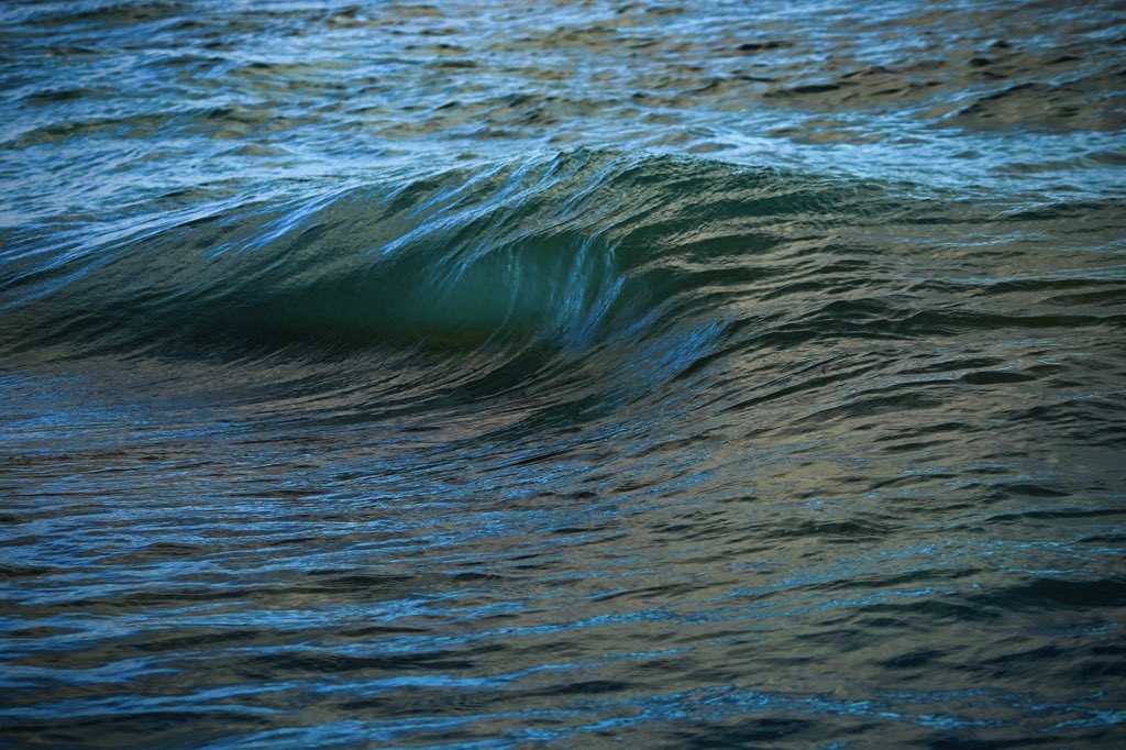 mamavibz's tweet photo. The forming of a mini wave #waveart #ocean #photography #nft #cryptoart #opensea https://t.co/yc7NnK4FwM
