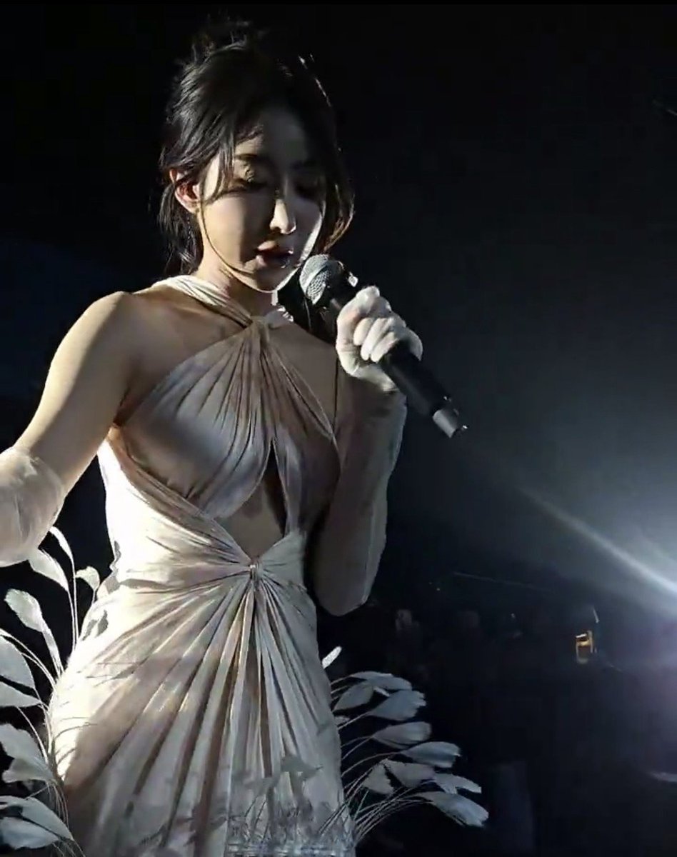 rachel86531845's tweet photo. Yoko absolutely devoured that outfit 360 degree in every angle is just perfect. 

#YOKO25thBDfanmeeet
#YOKOLunaLusterinBK
#YokoApasra‌ #โยโกอาปัสรา 
#YOKOMANAGEMENT https://t.co/dgNn4dknHd