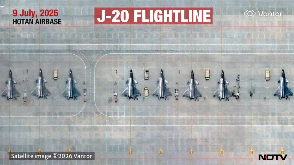 L_ThinkTank's tweet photo. [ 🇨🇳 CHINE | 🇮🇳 INDE ]

🔸Selon NDTV, la Chine a déployé au moins 11 chasseurs furtifs J-20 sur deux bases aériennes situées à haute altitude face à la frontière indienne : 7 à Hotan (Xinjiang) et 4 à Damxung (Tibet). Il s’agit de la plus importante concentration de J-20 observée à ce jour sur une base chinoise faisant face à l’Inde.

🔸L’Inde ne dispose actuellement d’aucun chasseur de cinquième génération en service opérationnel et s’appuie notamment sur ses 36 Rafale ainsi que sur des Su-30MKI plus anciens.