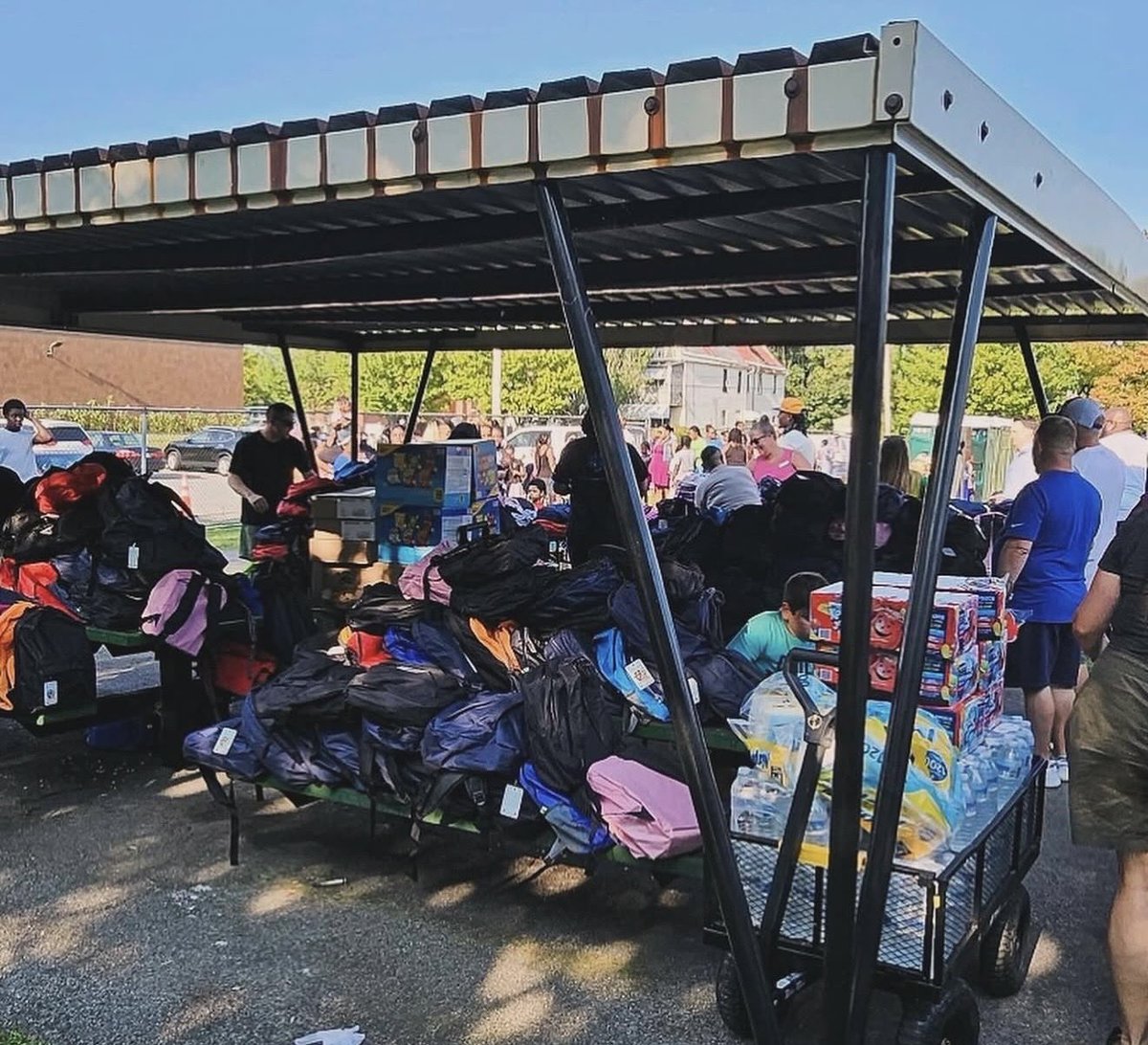 StevieJohnson13's tweet photo. Year 9 of our Backpack/Hygiene/Community Giveback is happening next month. 

Follow VP ⁦@Heyybenna⁩ so you don’t miss out on this BTS opportunity.

ClubHBHF + YMCA + Panchos Army https://t.co/EanjTVQKvs