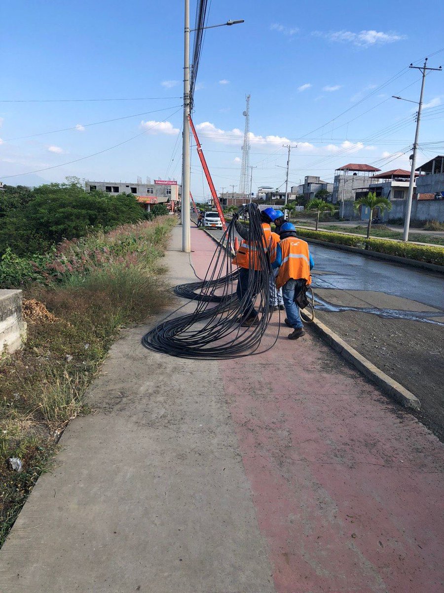 CNTinforma's tweet photo. #LOJA | En Zapotillo ampliamos nuestra red de fibra óptica. 📡
160 clientes del cantón accederán a internet de alta velocidad gracias al despliegue de tecnología GPON, que además permitirá la migración de la red de cobre y la incorporación de nuevos usuarios. https://t.co/O3jDAHfMHf