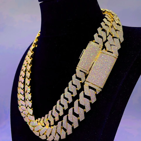nvee2933's tweet photo. The Most Beautiful Cuban Link You've Ever Seen. Period.

https://t.co/8hN7P7YTwe https://t.co/pMB1nGhjVc