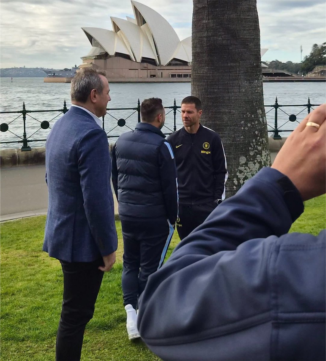 ChinonsoNe62695's tweet photo. 🚨 De Zerbi and Xabi Alonso meeting in Sydney 🤝🏻 https://t.co/LGVV3IryQv